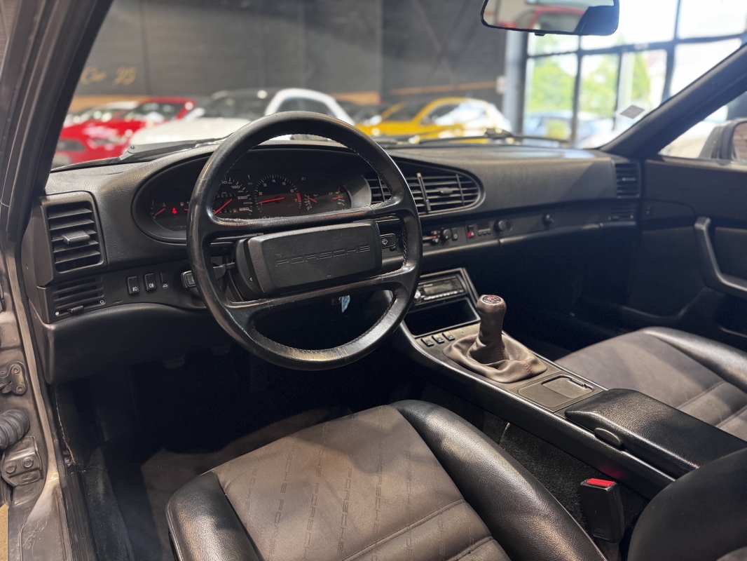 Porsche 944