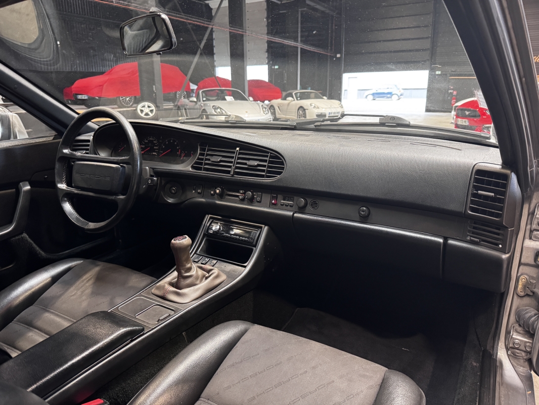 Porsche 944
