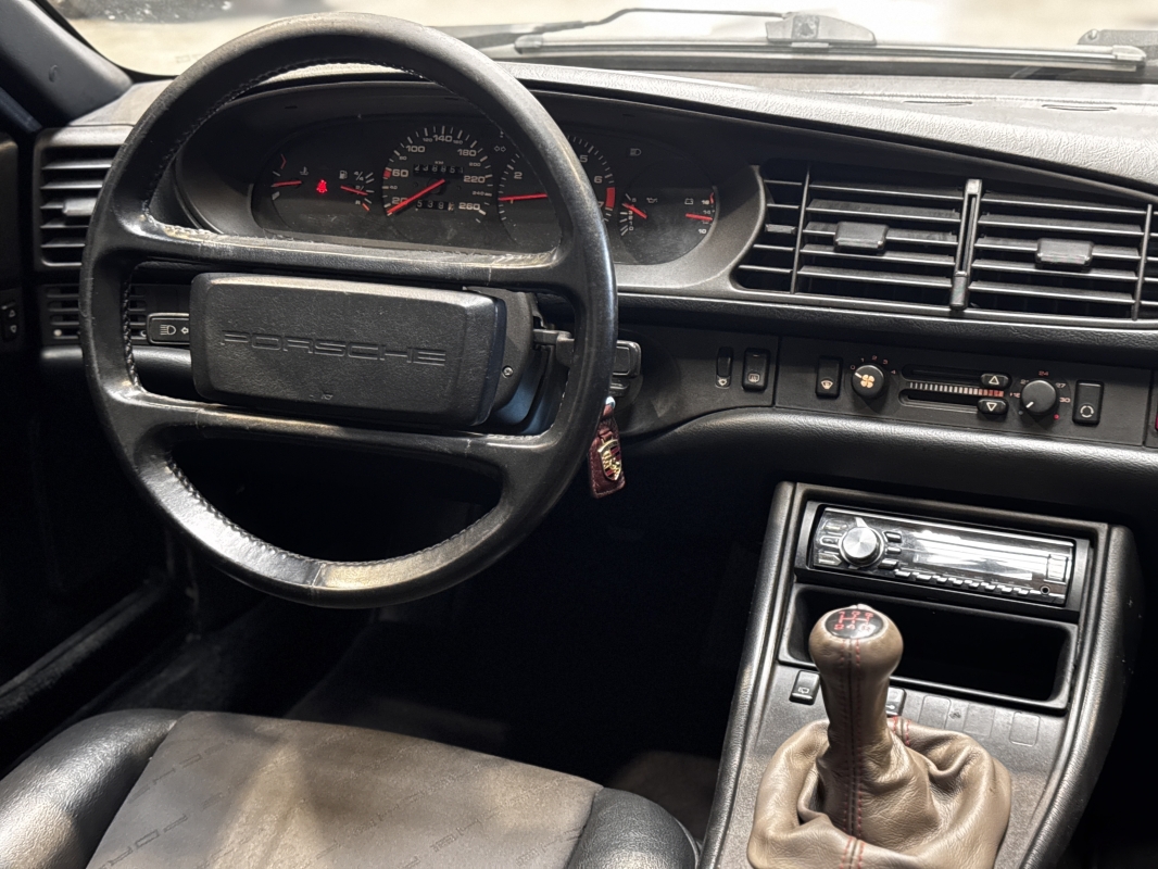Porsche 944