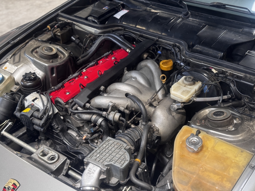 Porsche 944