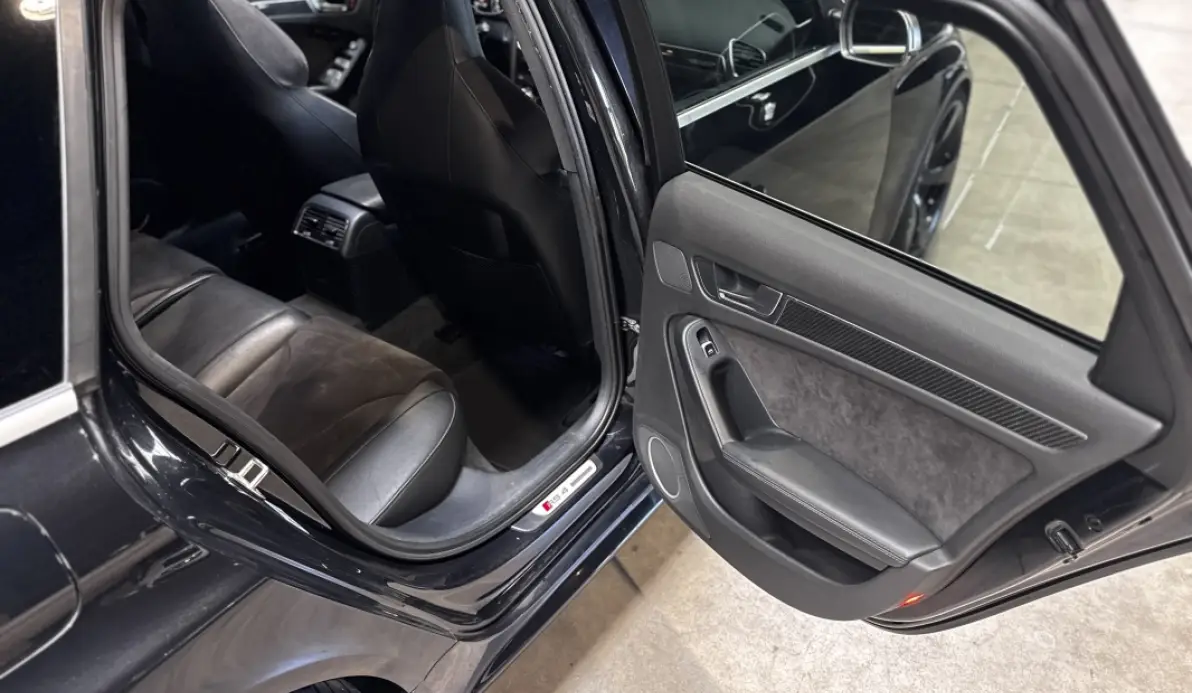 Audi RS4 4.2 V8 FSI 450CH QUATTRO S TRONIC 7