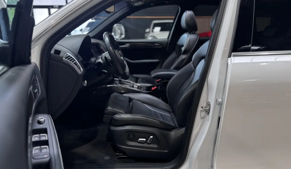 Audi SQ5 3.0 V6 BITDI 313CH QUATTRO TIPTRONIC / 1ere MAIN / CARNET COMPLET AUDI SUISSE