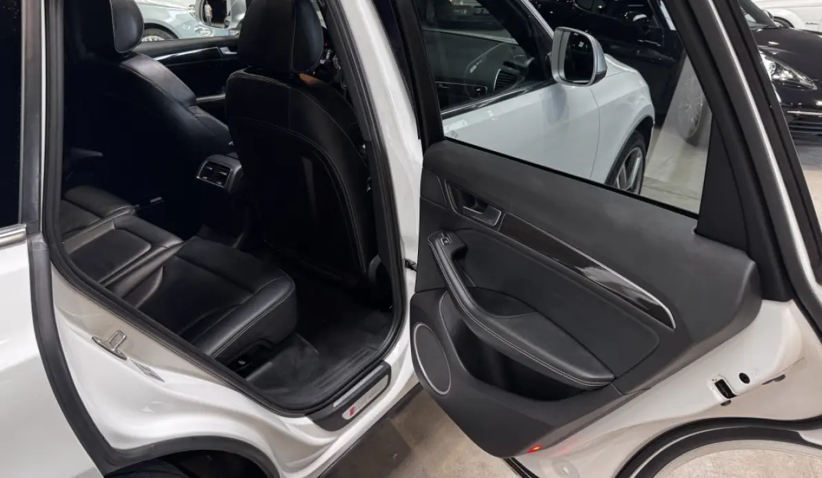 Audi SQ5 3.0 V6 BITDI 313CH QUATTRO TIPTRONIC / 1ere MAIN / CARNET COMPLET AUDI SUISSE