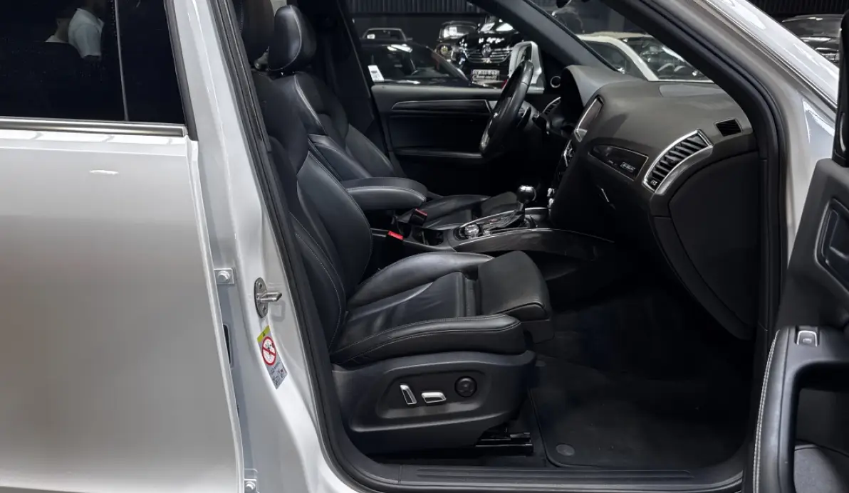 Audi SQ5 3.0 V6 BITDI 313CH QUATTRO TIPTRONIC / 1ere MAIN / CARNET COMPLET AUDI SUISSE