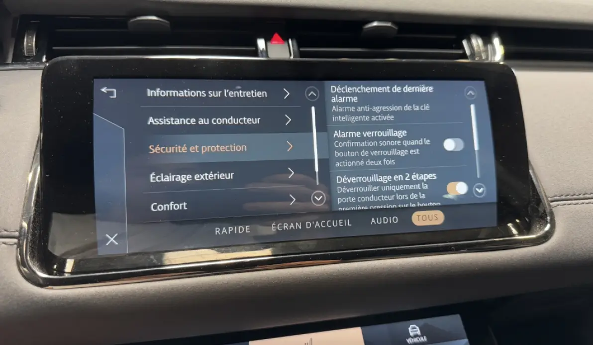 Land rover Range Rover Évoque 2.0 D 200CH R-DYNAMIC SE AWD BVA