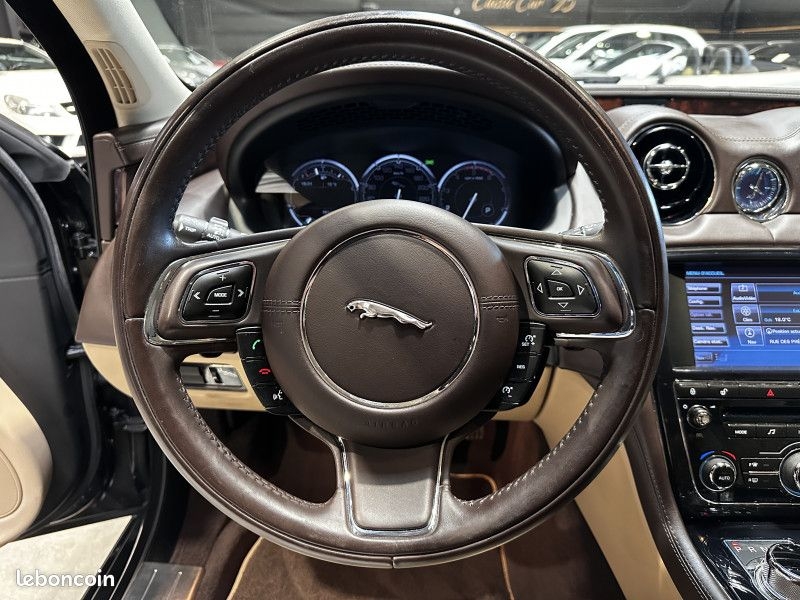 Jaguar XJ
