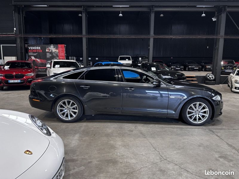 Jaguar XJ