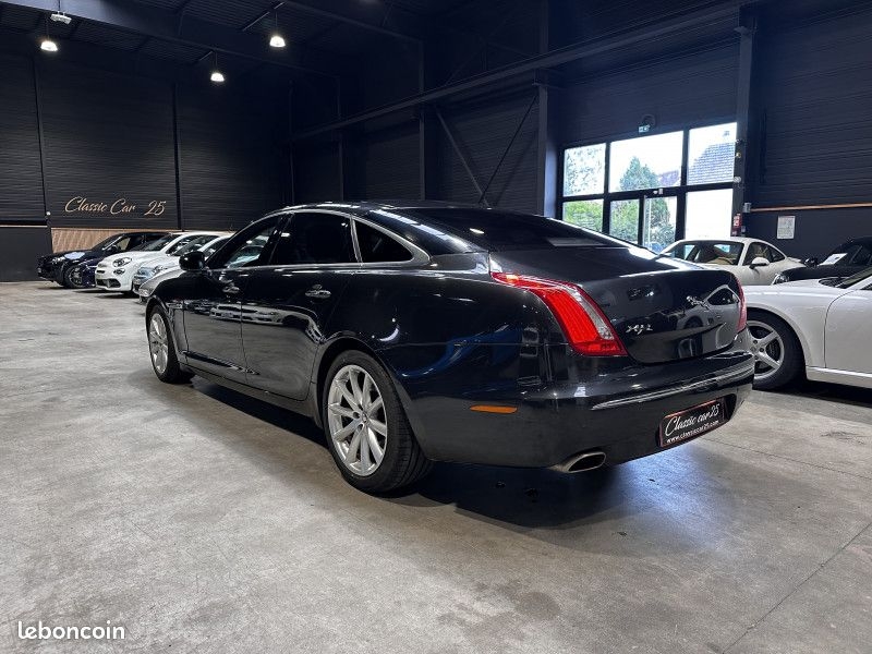 Jaguar XJ