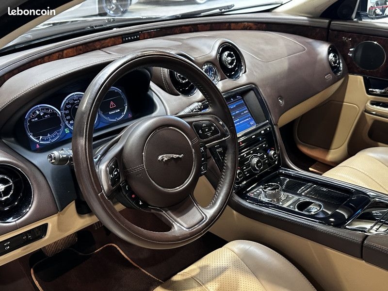 Jaguar XJ