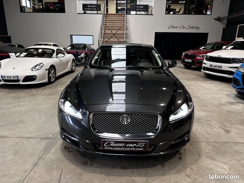 Jaguar XJ