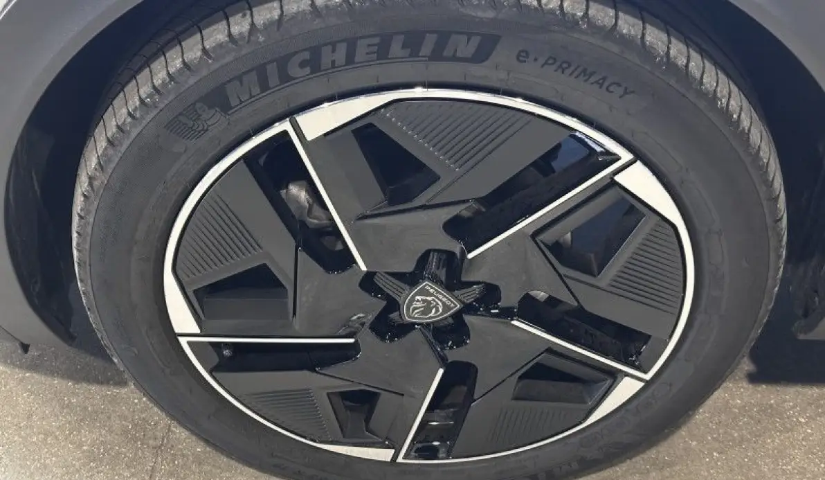 Peugeot 408 GT 1.2 PURETECH 130CH S&S EAT8 - 1ère main