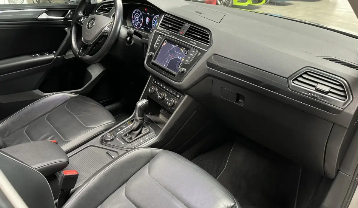 Volkswagen Tiguan 2.0 TDI 190cv 4Motion Carat Toit ouvrant / ACC / Carplay / Discover Pro