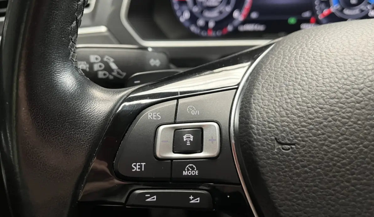 Volkswagen Tiguan 2.0 TDI 190cv 4Motion Carat Toit ouvrant / ACC / Carplay / Discover Pro