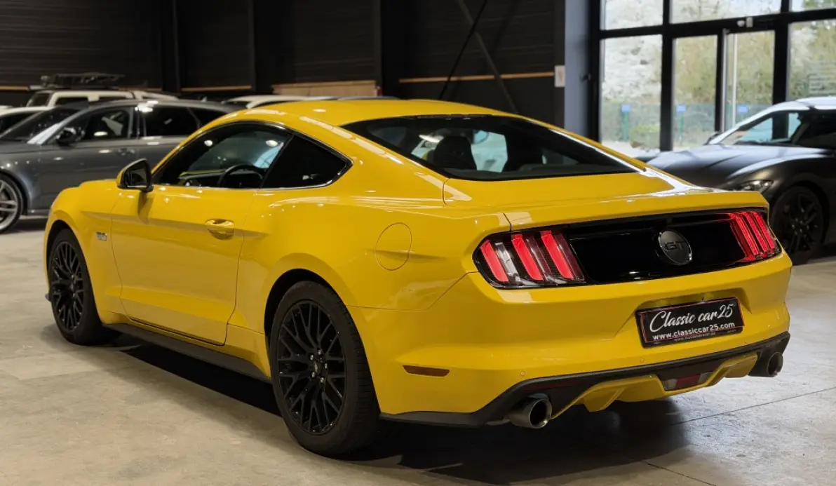 Ford Mustang FASTBACK 5.0 V8 421CH GT