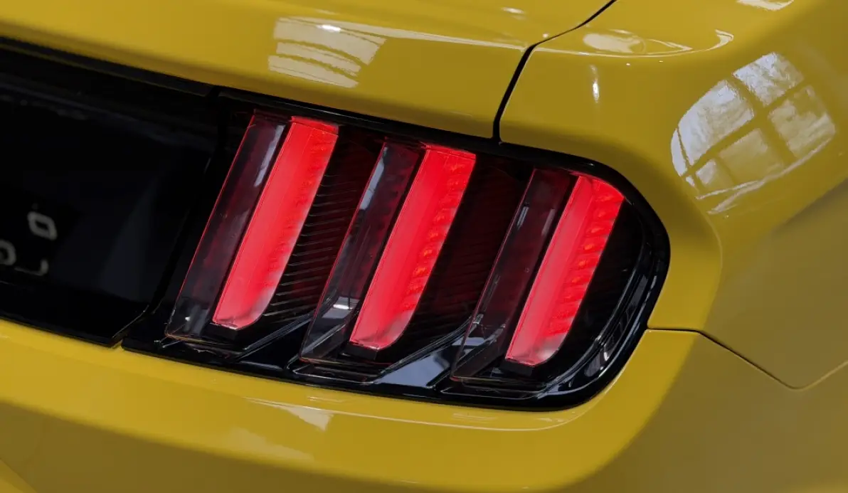 Ford Mustang FASTBACK 5.0 V8 421CH GT