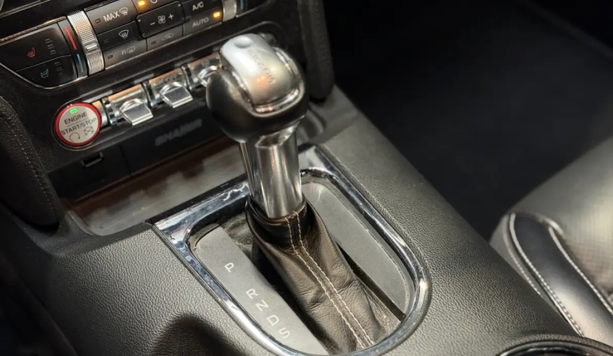 Ford Mustang FASTBACK 5.0 V8 421CH GT