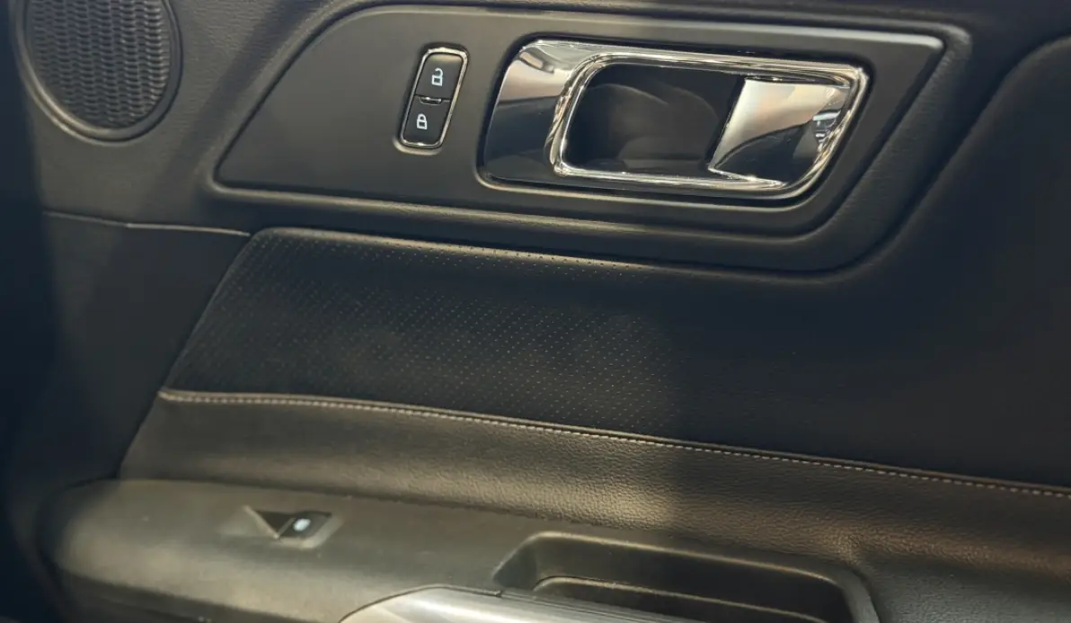 Ford Mustang FASTBACK 5.0 V8 421CH GT