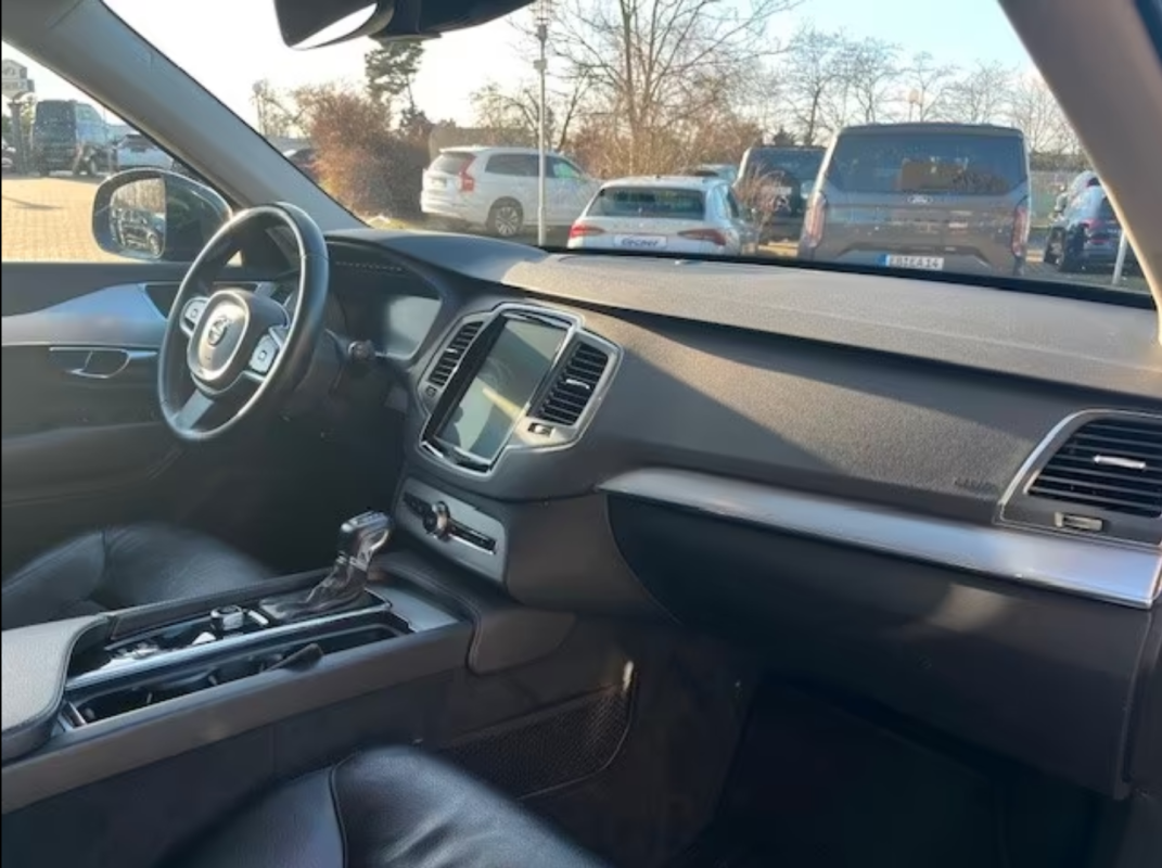 Volvo XC90 D5 ADBLUE AWD 235CH MOMENTUM GEARTRONIC 7 PLACES