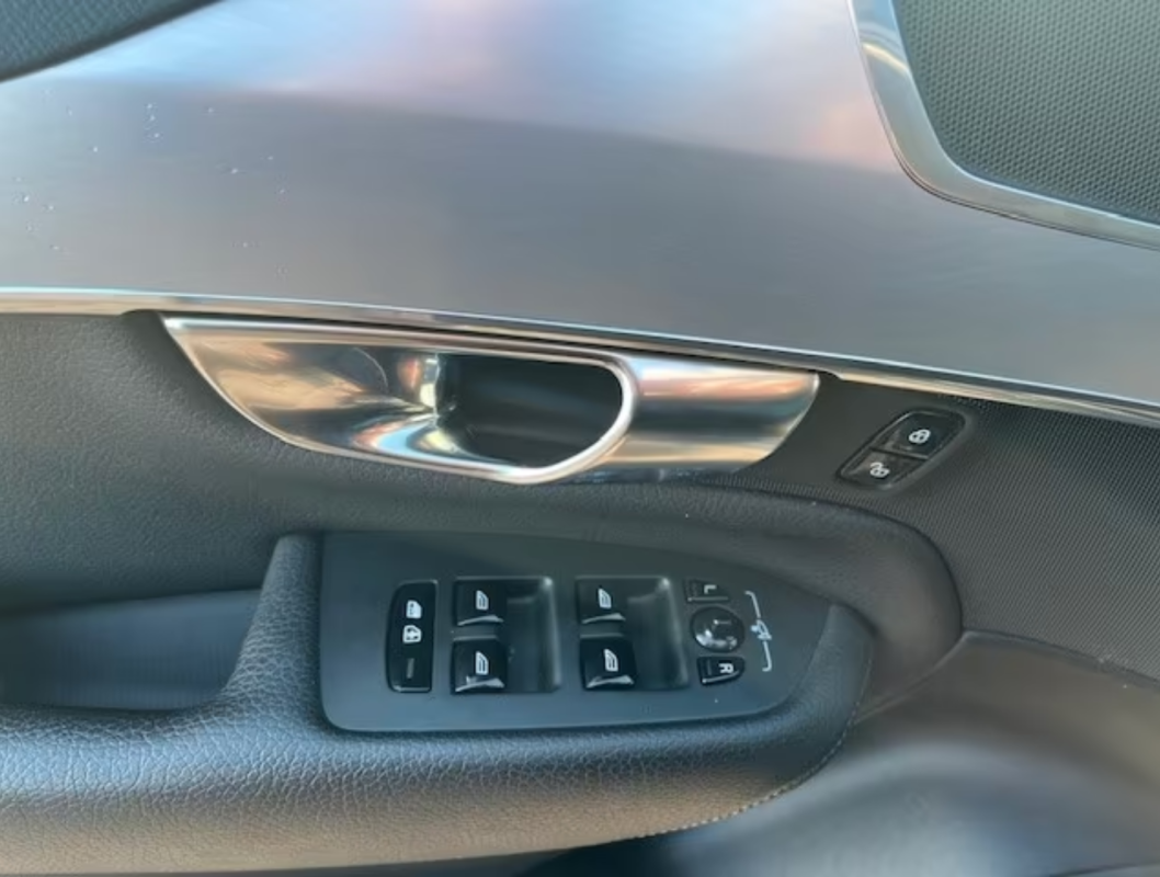 Volvo XC90 D5 ADBLUE AWD 235CH MOMENTUM GEARTRONIC 7 PLACES