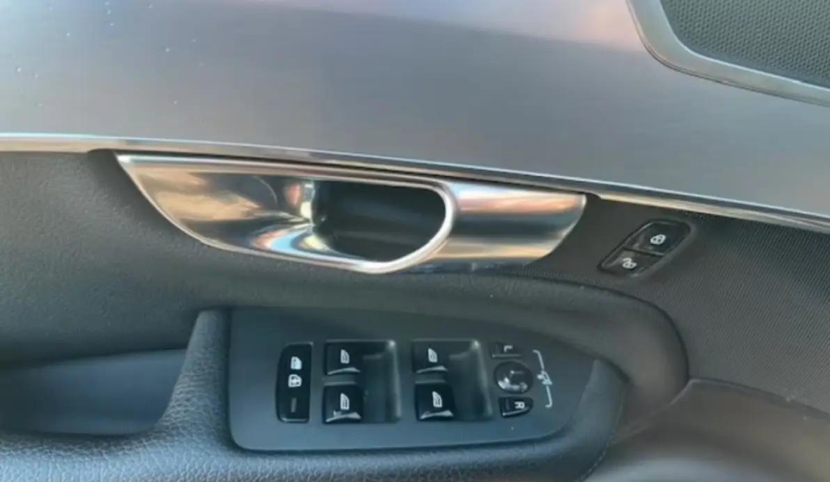 Volvo XC90 D5 ADBLUE AWD 235CH MOMENTUM GEARTRONIC 7 PLACES