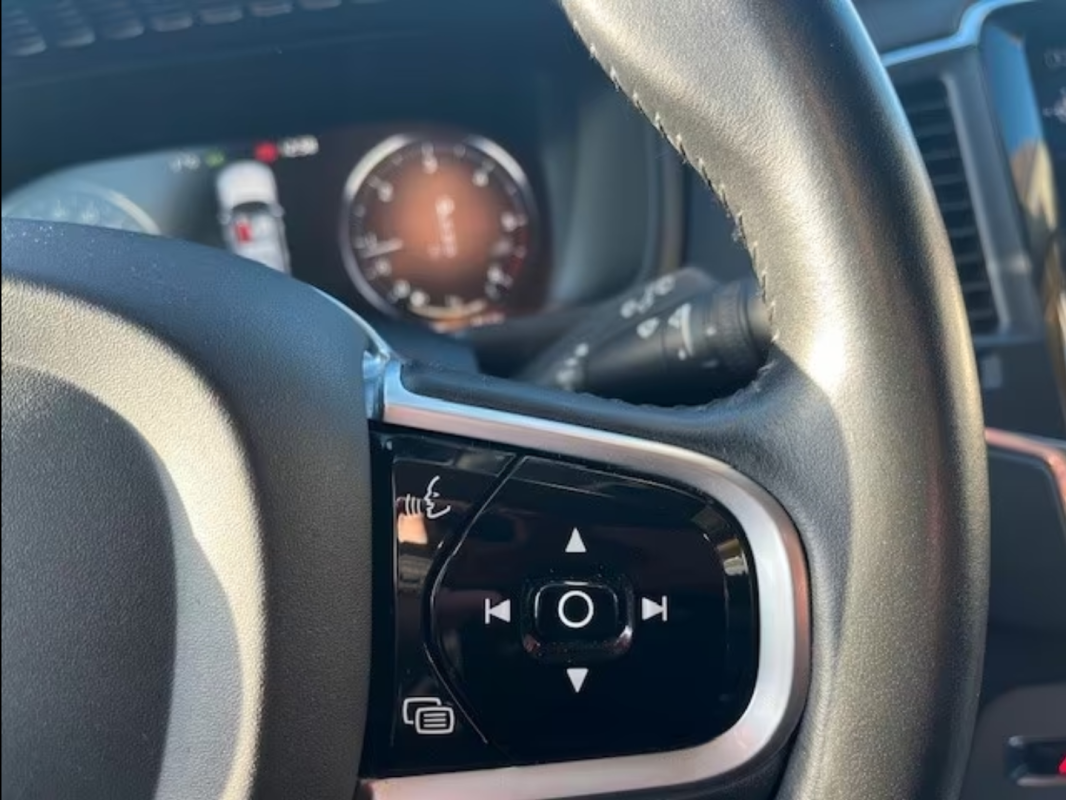 Volvo XC90 D5 ADBLUE AWD 235CH MOMENTUM GEARTRONIC 7 PLACES