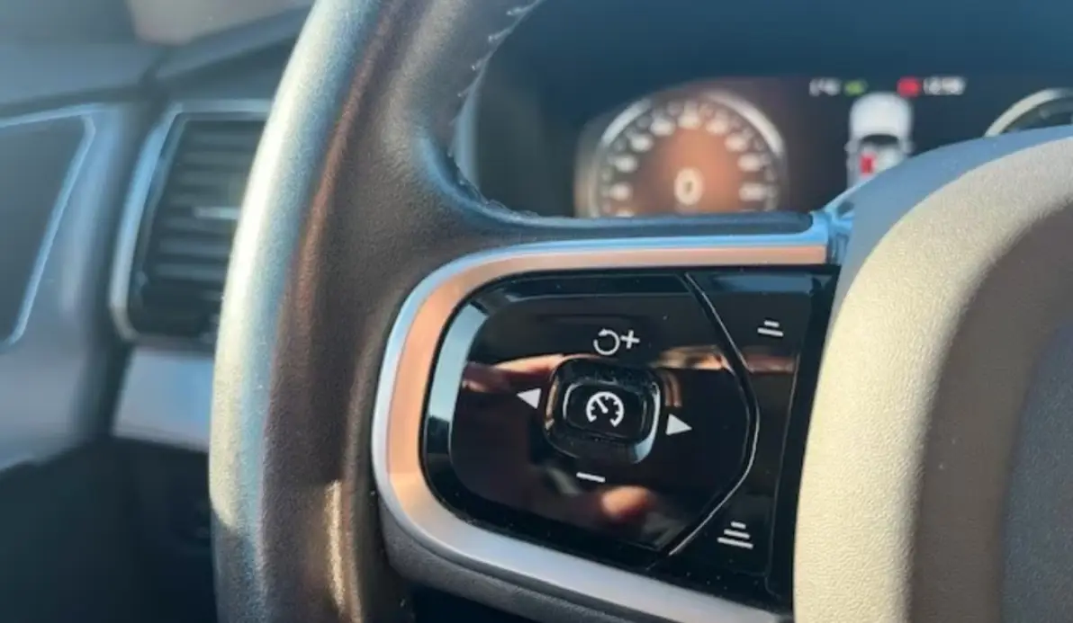 Volvo XC90 D5 ADBLUE AWD 235CH MOMENTUM GEARTRONIC 7 PLACES