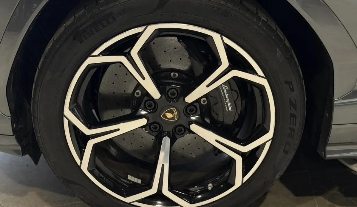Lamborghini URUS Lamborghini URUS 4.0 V8 650CH BITURBO - 4 PLACES